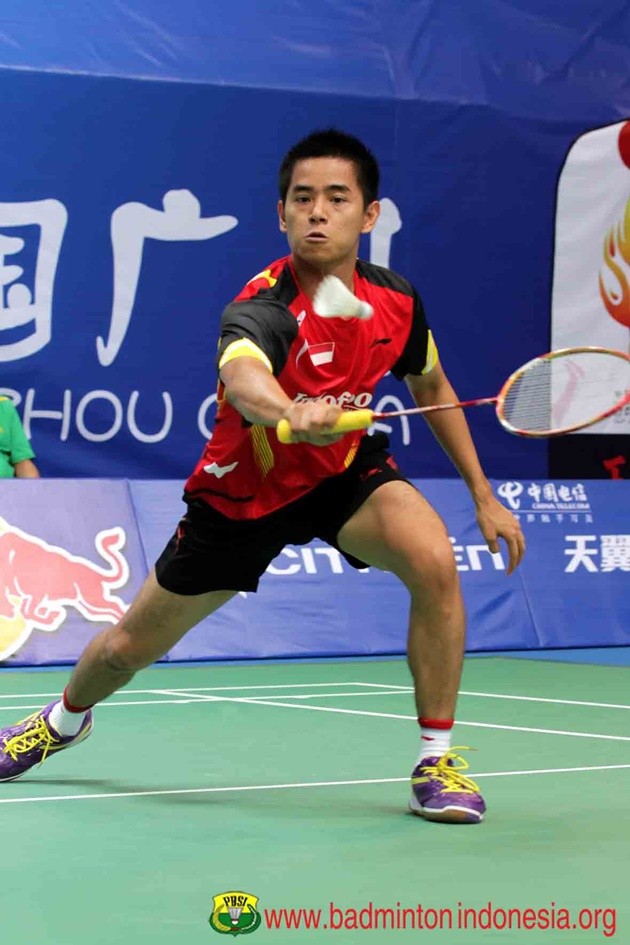 Gambar Foto Simon Santoso Berjuang Keras di Putaran Pertama