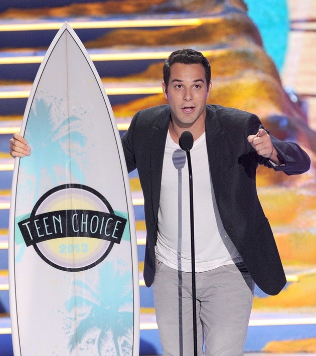 Gambar Foto Skylar Astin Raih Choice Movie Actor: Comedy