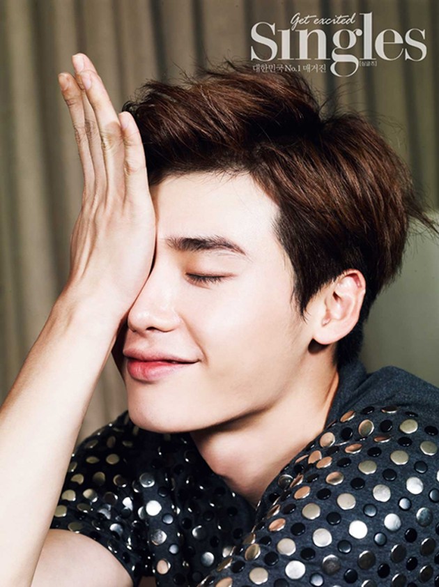 Gambar Foto Lee Jong Suk di Majalah Singles Edisi Agustus 2013