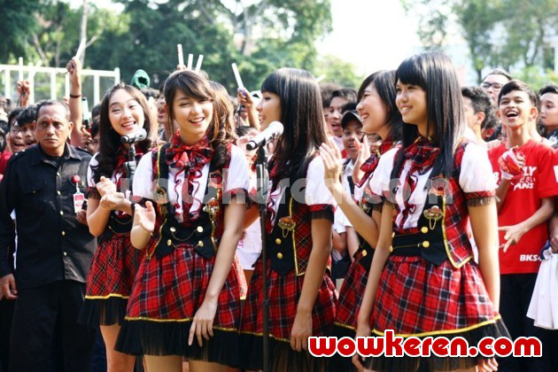 Gambar Foto JKT48 Saat Perayaan HUT RI ke-68