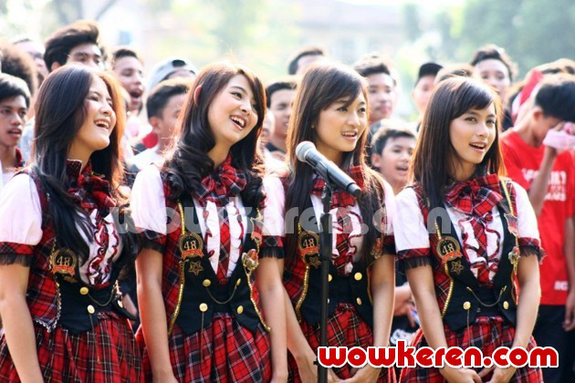 Gambar Foto JKT48 Saat Perayaan HUT RI ke-68