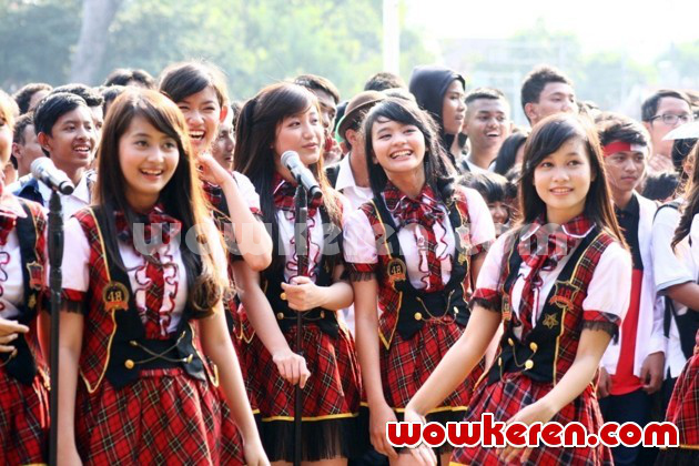 Gambar Foto JKT48 Saat Perayaan HUT RI ke-68