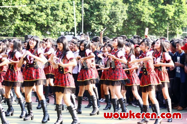 Gambar Foto JKT48 Saat Perayaan HUT RI ke-68