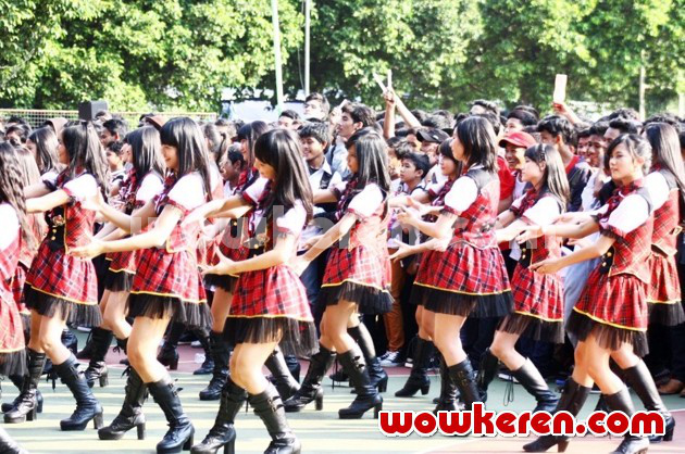 Gambar Foto JKT48 Saat Perayaan HUT RI ke-68