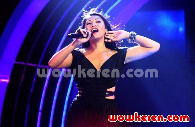 Gambar Foto Anggun Bawakan Lagu 'Mimpi'