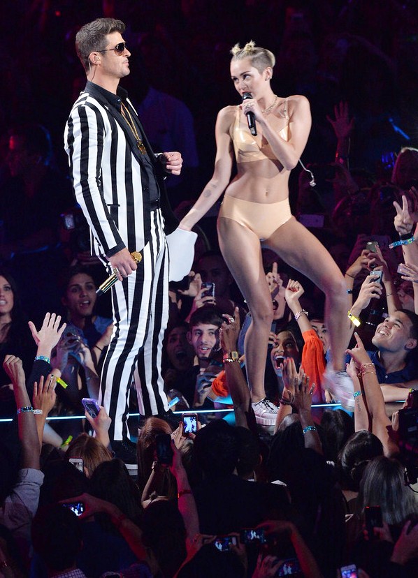 Gambar Foto Kolaborasi Robin Thicke dan Miley Cyrus di MTV Video Music Awards 2013
