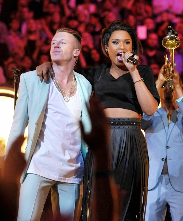 Gambar Foto Duet Macklemore dan Jennifer Hudson Meriahkan MTV Video Music Awards 2013