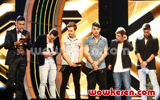 Gambar Foto Robby Purba Saat Mewawancarai The Collective