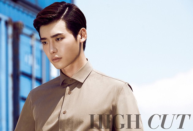 Gambar Foto Lee Jong Suk di Majalah High Cut Edisi September 2013