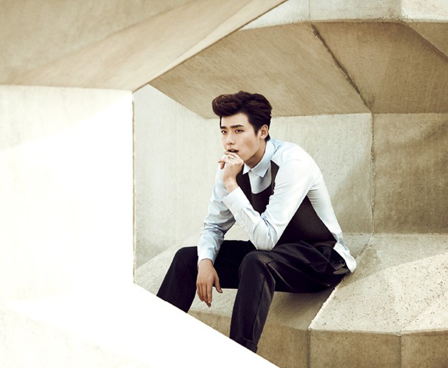 Gambar Foto Lee Jong Suk di Majalah High Cut Edisi September 2013