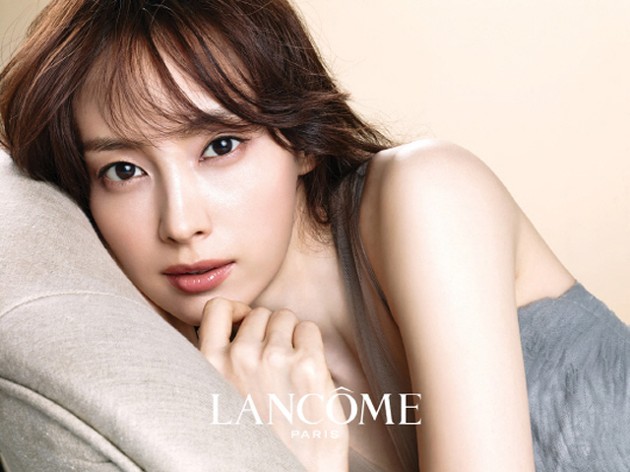 Gambar Foto Lee Na Young di Iklan Produk Lancome