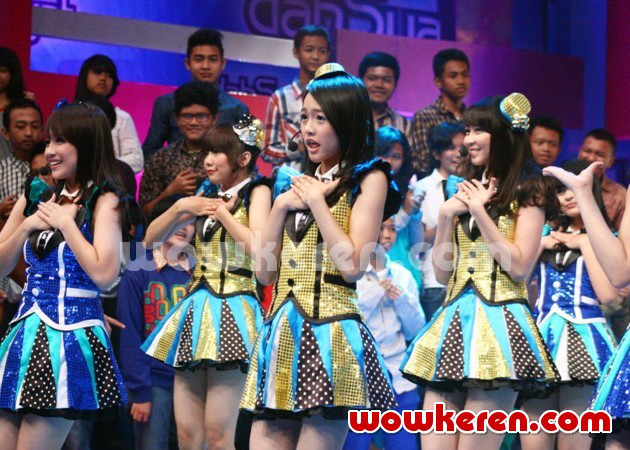 Gambar Foto JKT48 Saat Tampil di Acara Musik 'Dahsyat'