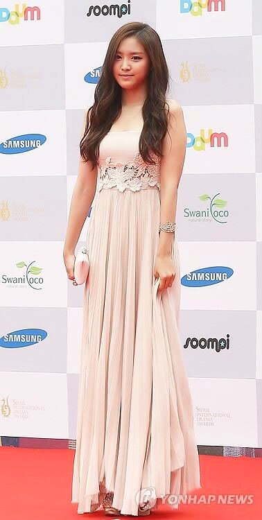 Gambar Foto Na Eun A Pink di Red Carpet Seoul Drama Awards 2013
