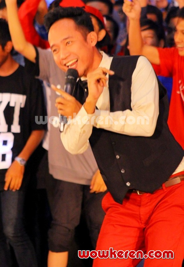 Gambar Foto Denny Cagur Saat Mengisi Acara 'Yuk Keep Smile' Trans TV