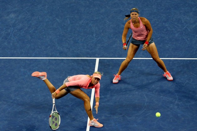 Gambar Foto Pasangan Andrea Hlavackova/Lucie Hradecka di Laga Final Ganda Putri US Open 2013