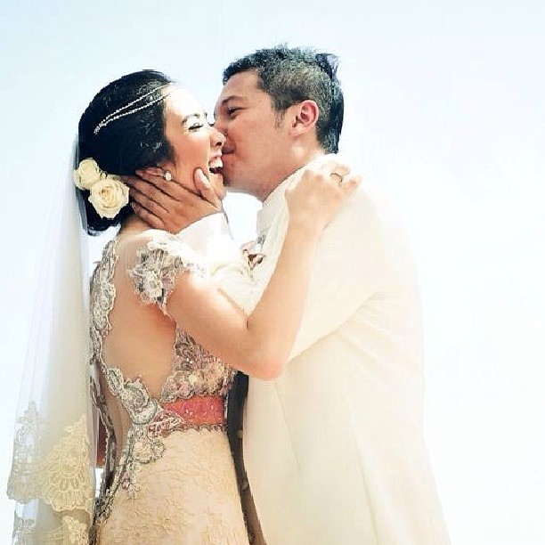 Gambar Foto Pernikahan Gading Marten dan Gisella Anastasia