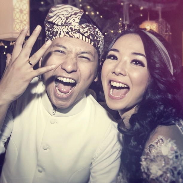 Gambar Foto Gading Marten dan Gisella Anastasia Pamerkan Cincin Pernikahan