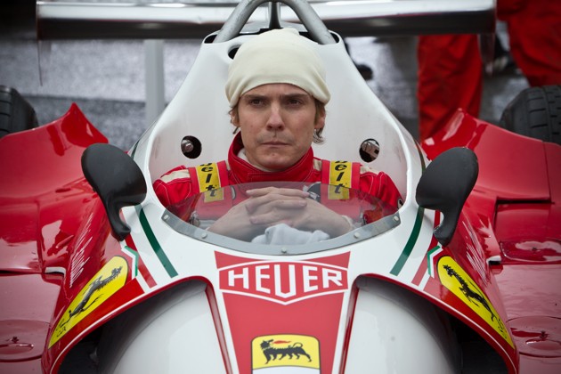 Foto Niki Lauda di Dalam Mobil Balapnya