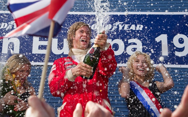 Gambar Foto James Hunt Rayakan Kemenangannya