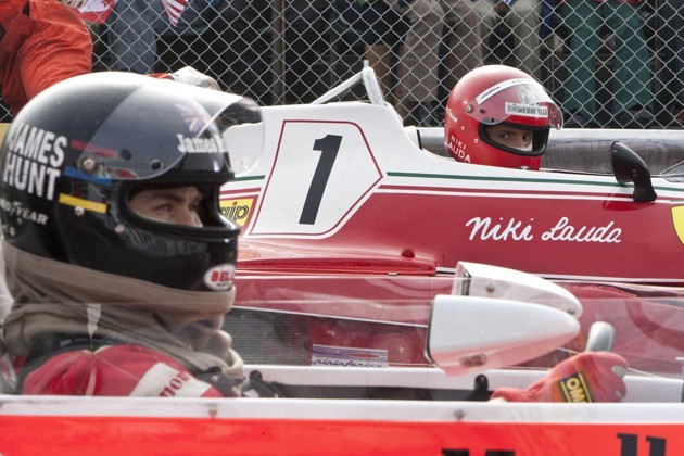 Gambar Foto Balapan antara James Hunt dan Niki Lauda