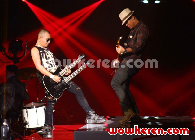 Gambar Foto Aksi Panggung Kotak di 'Konser Ener9i: Rock Never Dies'