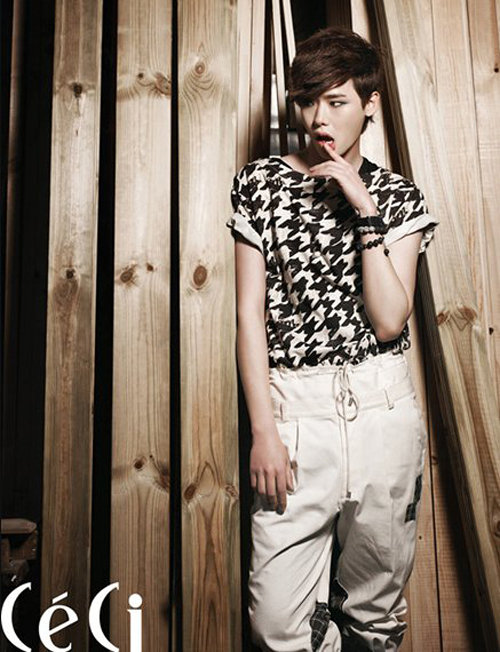 Gambar Foto Lee Jong Suk di Majalah CeCi Edisi Oktober 2013