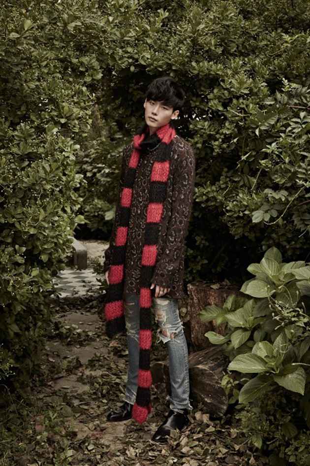 Gambar Foto Lee Jong Suk di Majalah Vogue Korea Edisi Oktober 2013