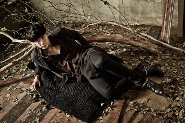 Gambar Foto Lee Jong Suk di Majalah Vogue Korea Edisi Oktober 2013