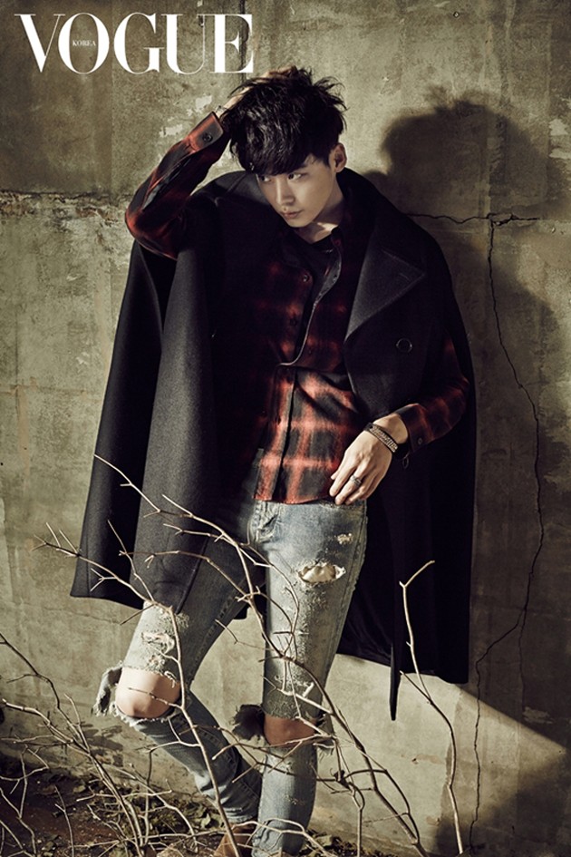 Gambar Foto Lee Jong Suk di Majalah Vogue Korea Edisi Oktober 2013