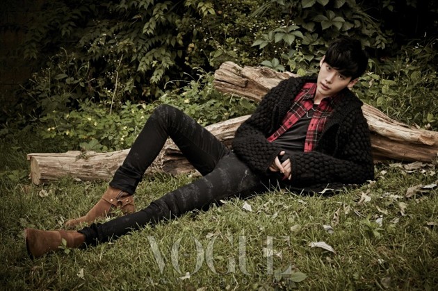 Gambar Foto Lee Jong Suk di Majalah Vogue Korea Edisi Oktober 2013