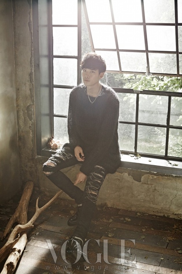 Gambar Foto Lee Jong Suk di Majalah Vogue Korea Edisi Oktober 2013