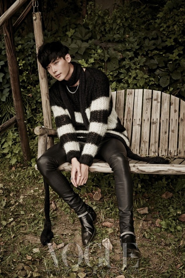Gambar Foto Lee Jong Suk di Majalah Vogue Korea Edisi Oktober 2013