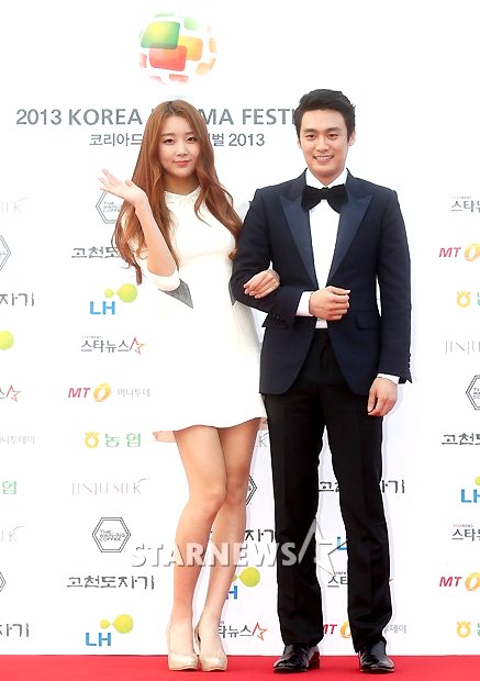 Foto Subin Dal Shabet dan Oh Sang Jin di Red Carpet Korean Drama Awards 2013