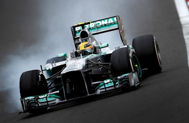 Gambar Foto Lewis Hamilton Finish di Urutan Kelima