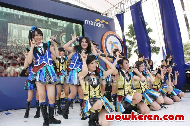 Gambar Foto JKT48 Saat Tampil di Acara 'Karnaval Mandiri Nusantara'