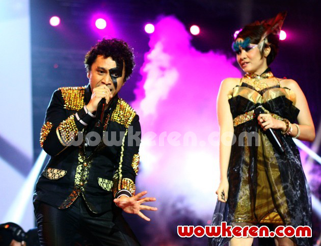 Gambar Foto Kolaborasi Giring Nidji dan Momo Geisha di Konser 'Kreas1 1ndonesia'