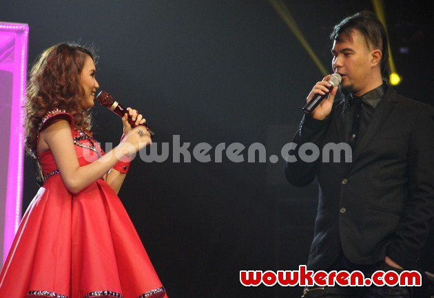 Gambar Foto Duet Ayu Ting Ting dan Ahmad Dhani di Konser 'Masterpiece'