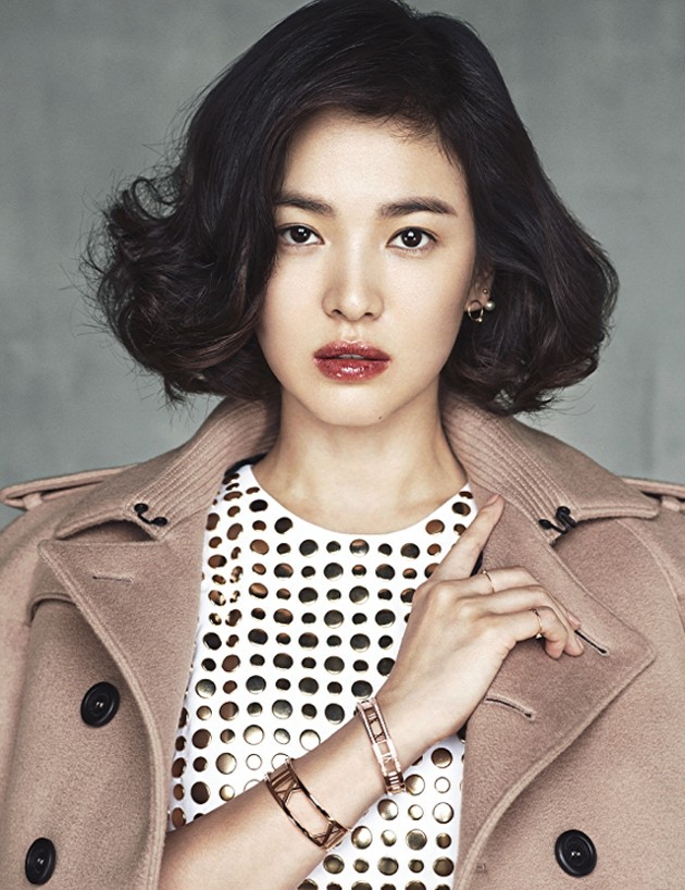 Gambar Foto Song Hye Kyo di Majalah Harper's Bazaar Edisi Oktober 2013