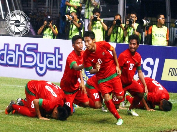 Gambar Foto Selebrasi Evan Dimas Setelah Mencetak Gol