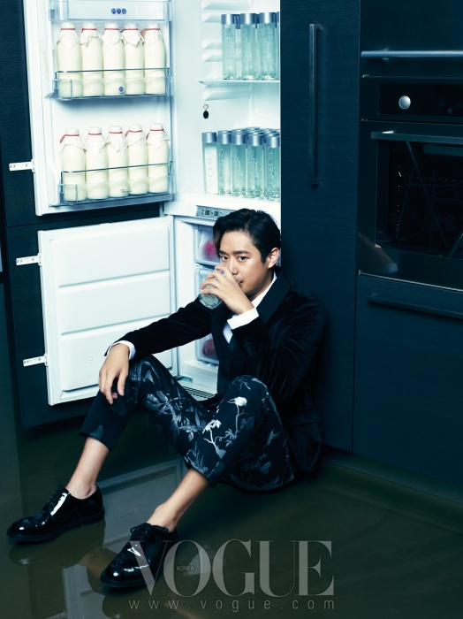 Gambar Foto Chun Jung Myung di Majalah Vogue Edisi Oktober 2013