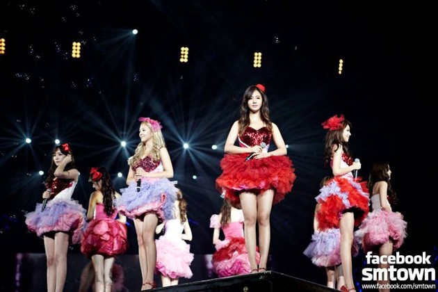 Gambar Foto Penampilan Girls' Generation di Konser Singapura