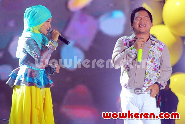 Gambar Foto Duet Wali dan Fatin Shidqia Menyanyikan 'Bukan Bang Toyib'