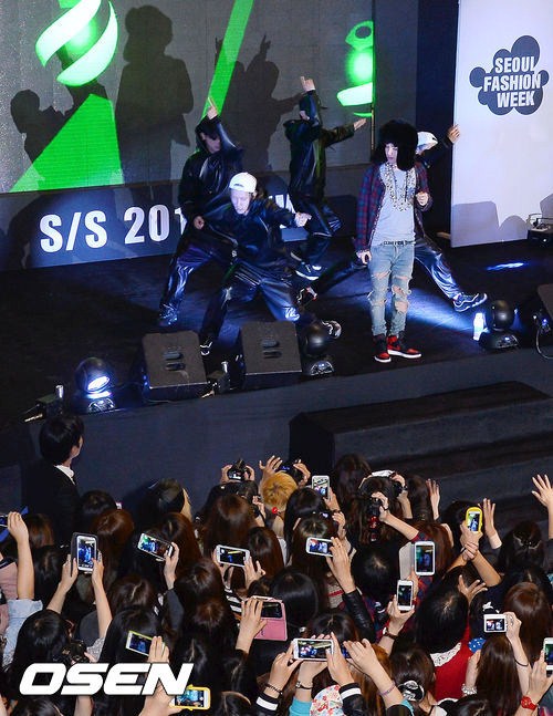 Gambar Foto G-Dragon Meriahkan Acara '2014 S/S Seoul Fashion Week'