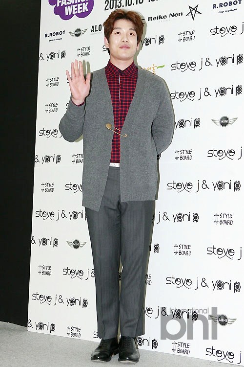 Gambar Foto Changmin 2AM Hadir di '2014 S/S Seoul Fashion Week'