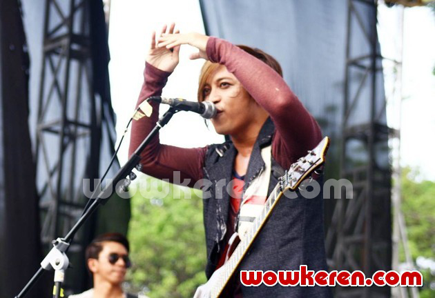 Gambar Foto Iman J-Rocks Saat Tampil di 'HaiDay 2013'