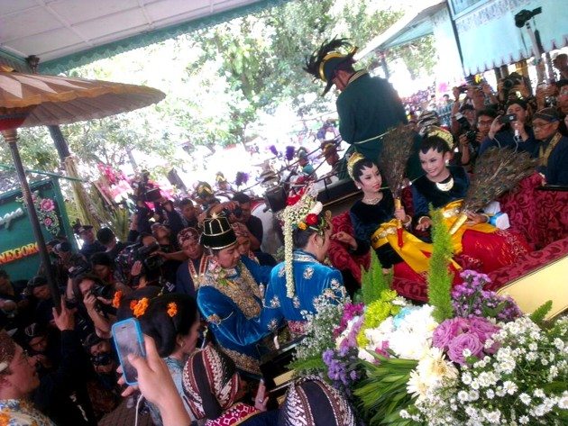 Gambar Foto GKR Hayu dan KPH Notonegoro Bersiap Untuk Kirab Keliling Yogyakarta
