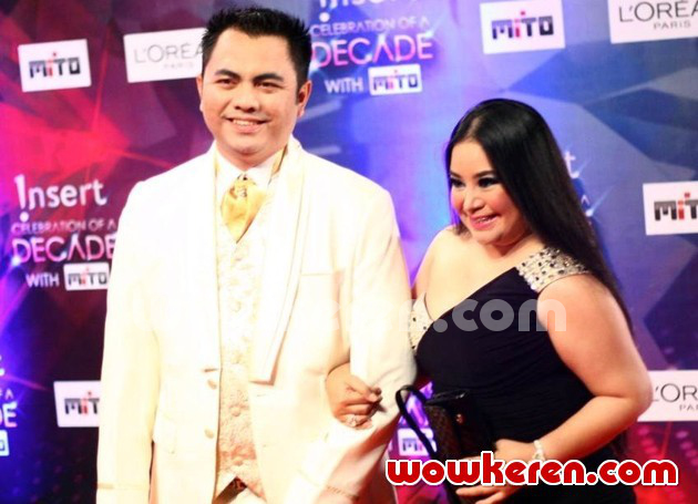 Gambar Foto Annisa Bahar dan Suaminya di Red Carpet 'Celebration of a Decade'