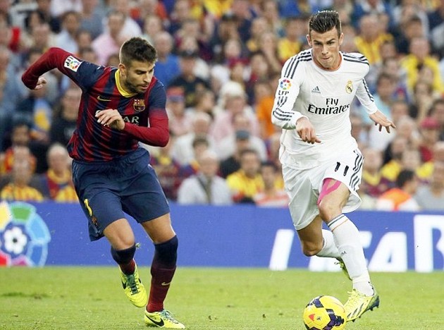 Gambar Foto Duel Gerard Pique vs Gareth Bale