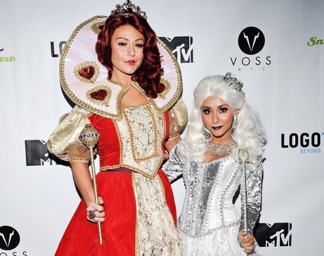 Gambar Foto JWoww dan Snooki Menjadi Penyihir Merah dan Putih dari Film 'Alice in Wonderland'