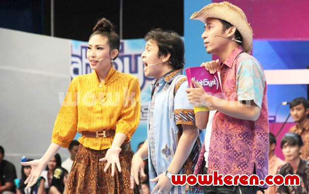 Gambar Foto Ayu Dewi, Olga Syahputra dan Denny Cagur Saat Menjadi Host Acara Musik 'Dahsyat'